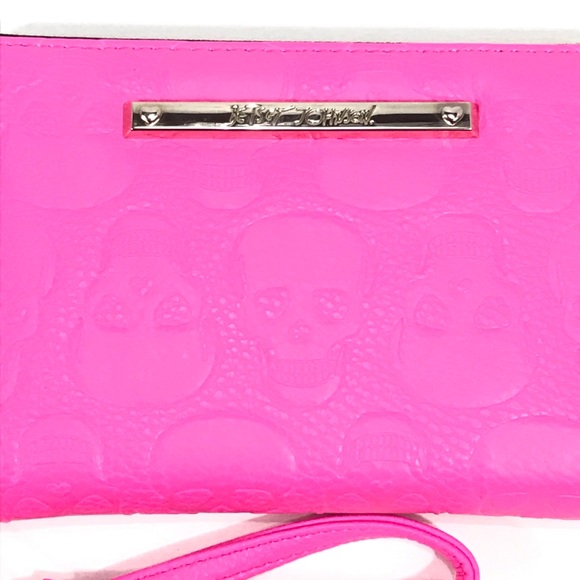 Betsey Johnson Hot Pink Skull Z/A Wallet Wristlet - Picture 2 of 4
